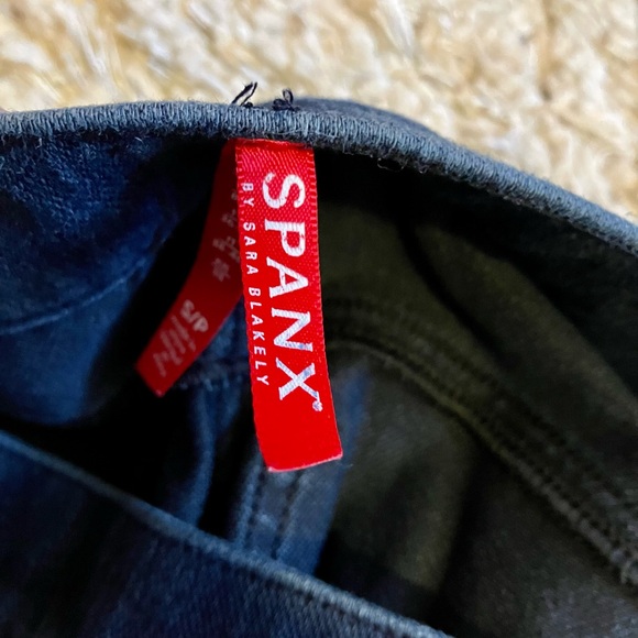 Small Pre-Owned Spanx Jeggings - Medium to Dark Wash - Picture 4 of 6